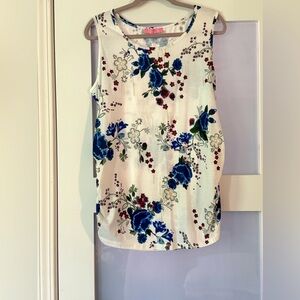 Maternity tank top with ruching.